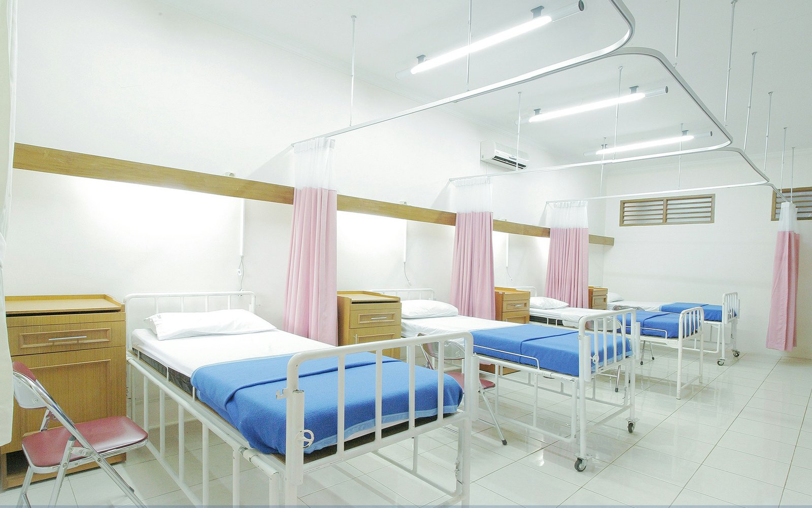 Clean clinic ward representing organised healthcare services