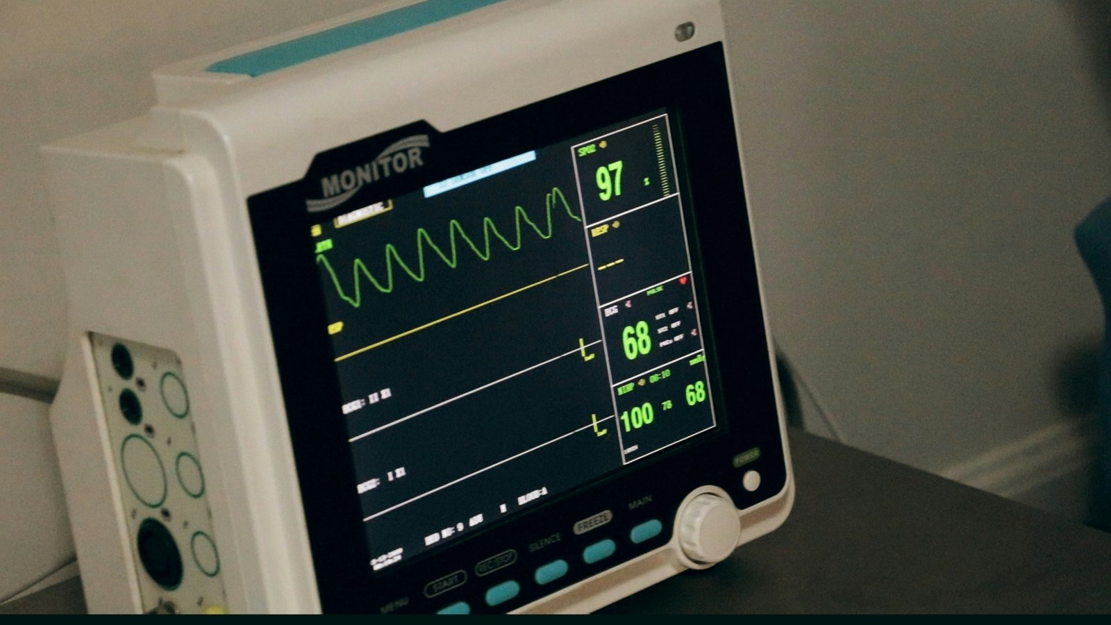 Patient monitor used in clinical care settings